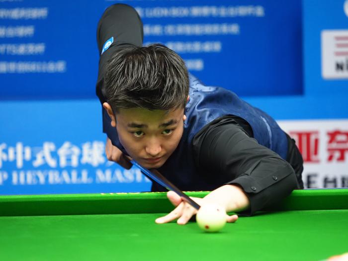 皇马在右侧 皇马在右侧