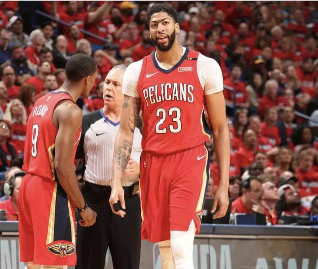 边锋内收 边锋内收